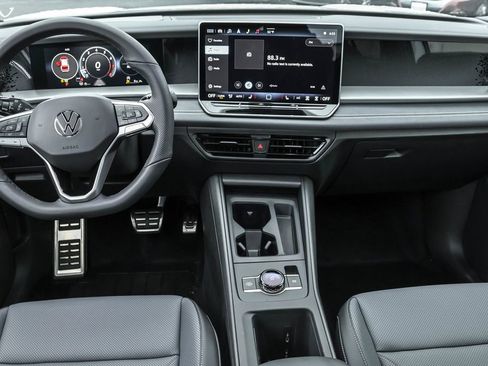 New 2025 Volkswagen Tiguan SE R-Line image 35