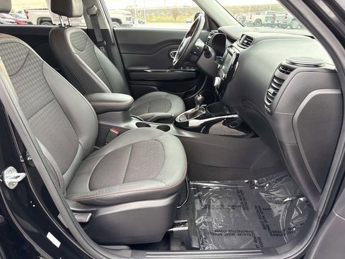 Used 2017 Kia Soul ! FWD image 20