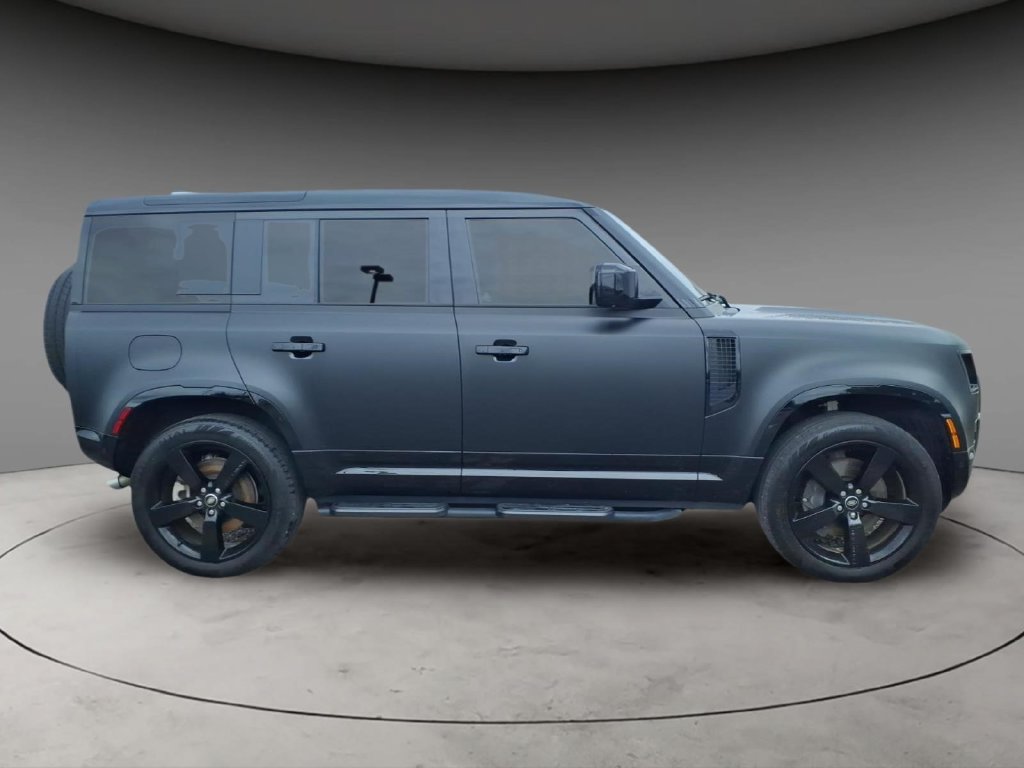 Used 2025 Land Rover Defender 110 X-Dynamic SE AWD/4WD image 8