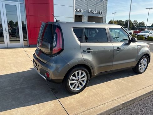 Used 2017 Kia Soul + FWD image 5
