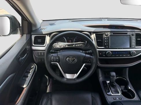 Used 2019 Toyota Highlander Limited Platinum AWD/4WD image 17
