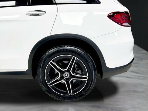 Used 2020 Mercedes-Benz GLC 300 4MATIC w/ AMG Line image 43