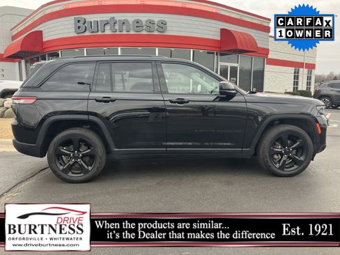Used 2023 Jeep Grand Cherokee Limited w/ Black Appearance Package image 23