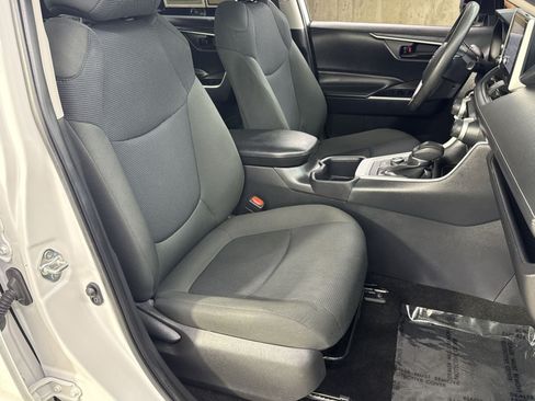 Used 2025 Toyota RAV4 LE AWD/4WD image 39