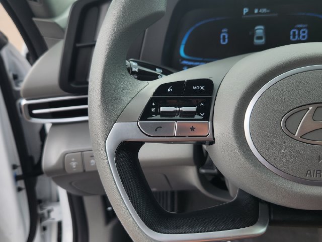 Certified 2025 Hyundai Elantra SE FWD image 23