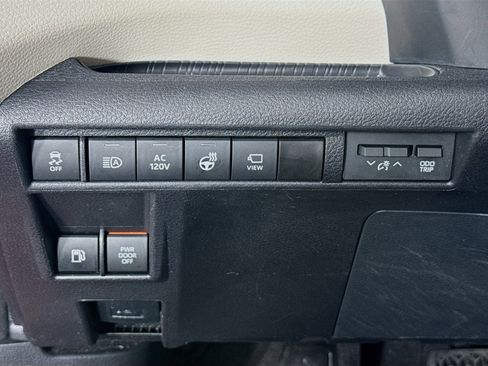 Certified 2023 Toyota Sienna Platinum AWD/4WD image 11