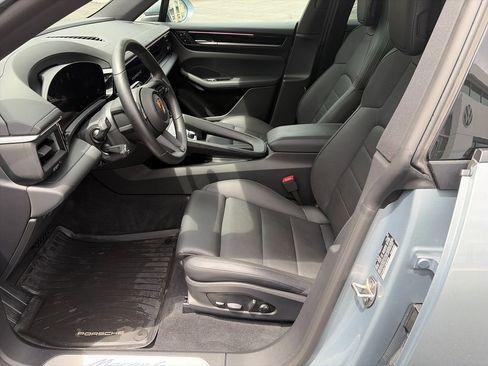 Used 2025 Porsche Macan 4 Electric AWD/4WD image 9