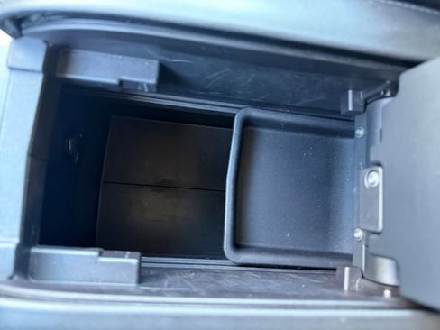 Used 2021 Toyota Highlander XLE image 21