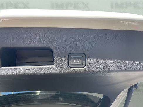 Used 2025 GMC Acadia Elevation FWD image 29