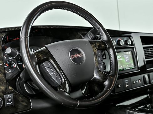 Used 2018 GMC Savana 2500 Extended w/ Enhanced Convenience Package image 24