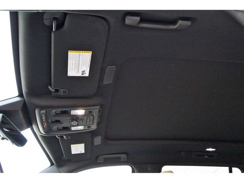 Used 2024 Cadillac Escalade Premium Luxury image 32