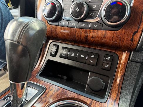 Used 2014 Chevrolet Traverse LT image 13