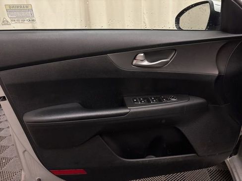 Certified 2019 Kia Forte LXS image 9