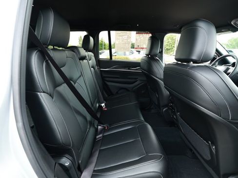 Used 2025 Jeep Grand Cherokee Limited w/ Black Appearance Package RWD image 30