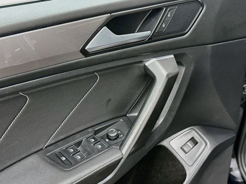 Used 2022 Volkswagen Tiguan SE AWD/4WD image 15