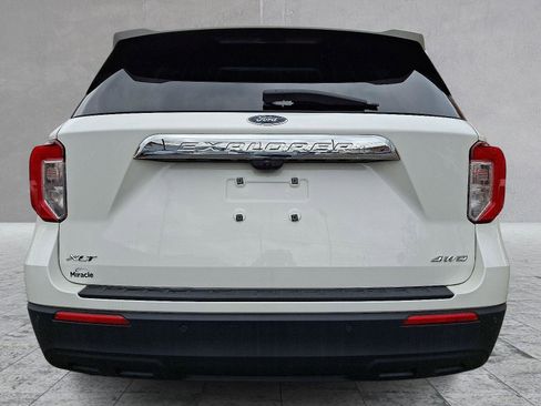 Used 2022 Ford Explorer XLT image 5