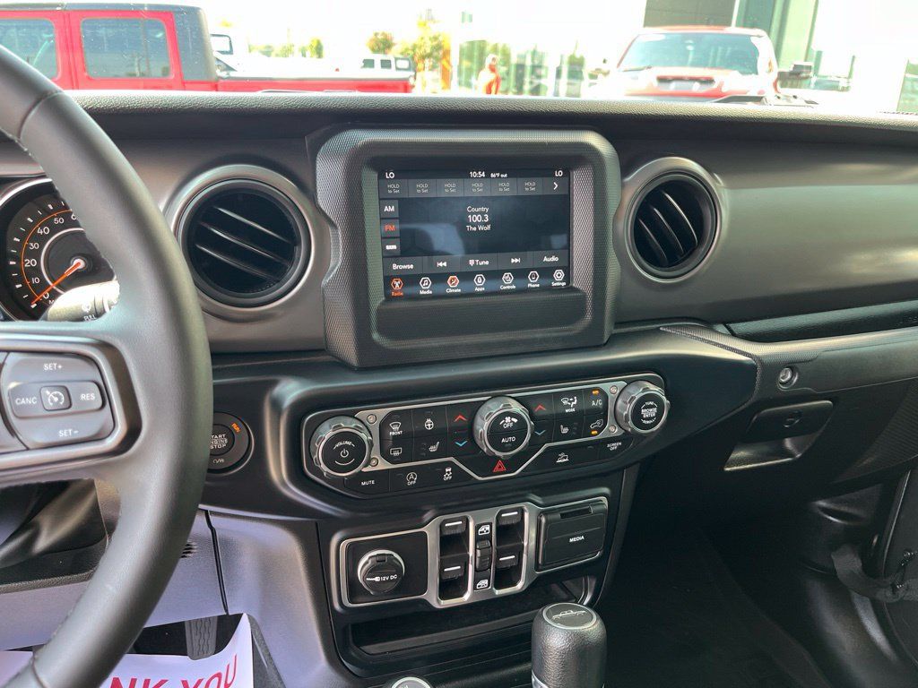 Used 2023 Jeep Gladiator Mojave AWD/4WD image 10