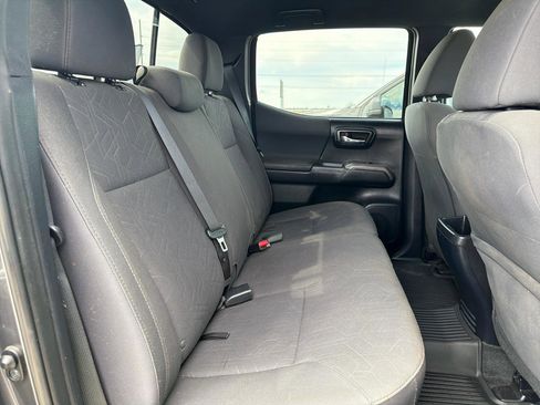 Used 2017 Toyota Tacoma TRD Off-Road w/ Tow Package (A/T) image 11