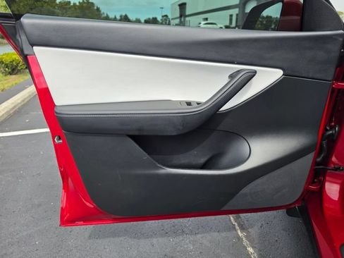 Used 2022 Tesla Model Y Performance AWD/4WD image 18