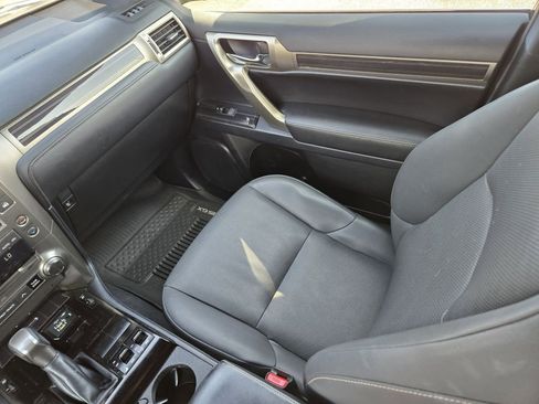 Used 2020 Lexus GX 460 Premium w/ Premium Package image 18