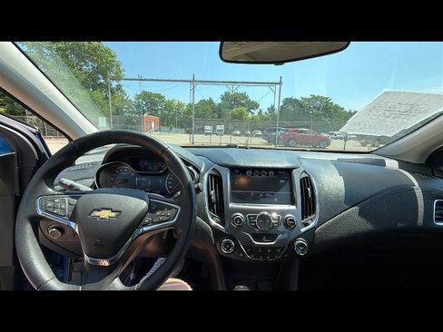 Used 2017 Chevrolet Cruze LT w/ LT True North Edition FWD image 10