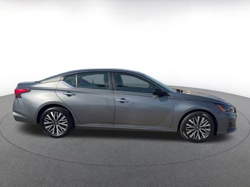 Used 2024 Nissan Altima 2.5 SV image 16