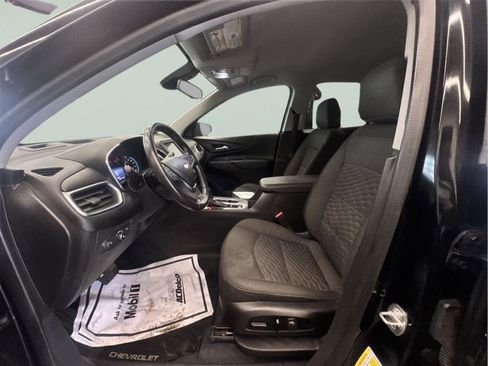 Used 2020 Chevrolet Equinox LT w/ Driver Convenience Package image 12