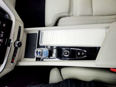 Certified 2026 Volvo XC60 B5 Ultra AWD/4WD image 26