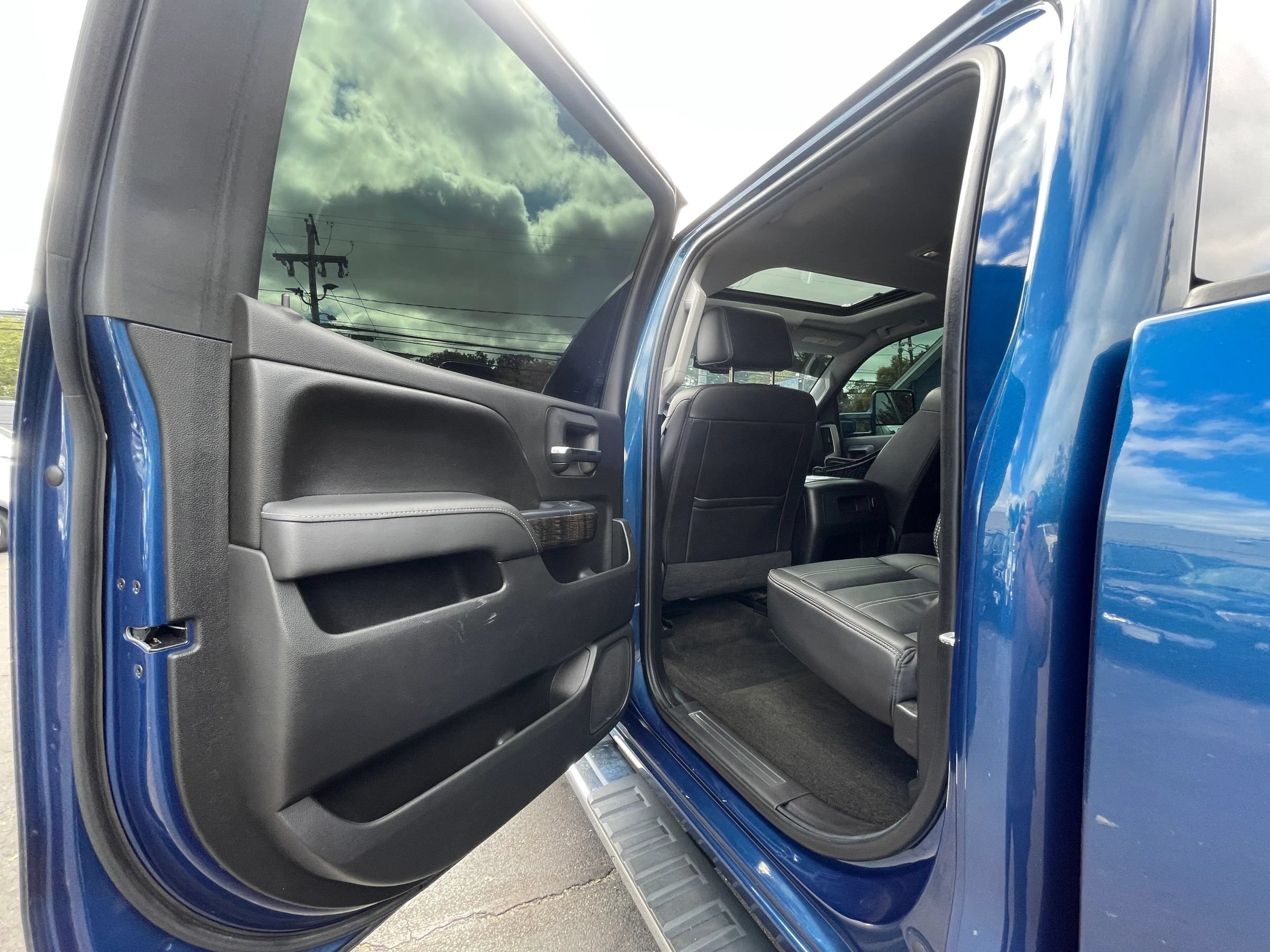 Used 2016 GMC Sierra 2500 Denali w/ Duramax Plus Package AWD/4WD image 19