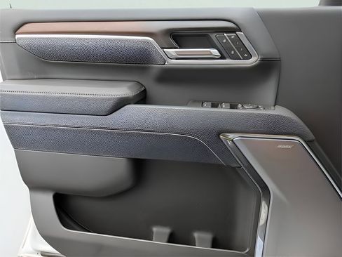 New 2025 GMC Sierra 2500 Denali w/ Denali Reserve Package image 27