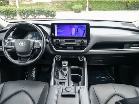 Used 2025 Toyota Grand Highlander FWD image 14