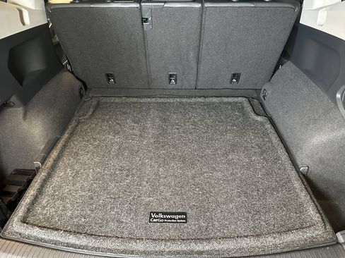 Used 2021 Volkswagen Tiguan SEL AWD/4WD image 24