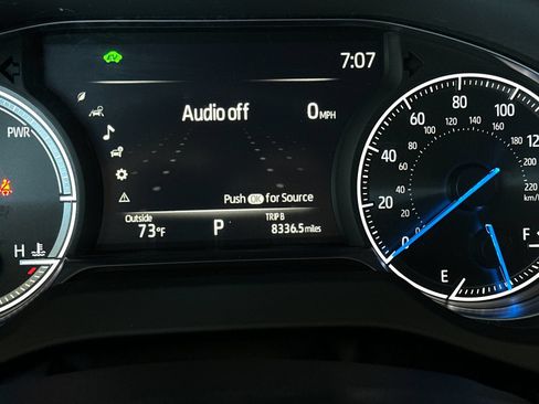 Used 2024 Toyota Venza LE AWD/4WD image 25