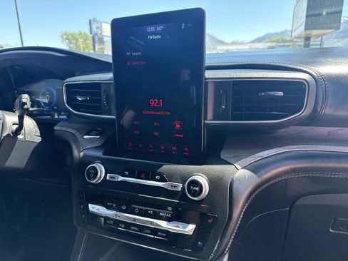 Used 2020 Ford Explorer Platinum w/ Premium Technology Package AWD/4WD image 30
