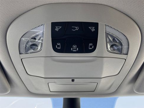 Used 2024 Chrysler Pacifica Touring-L image 32
