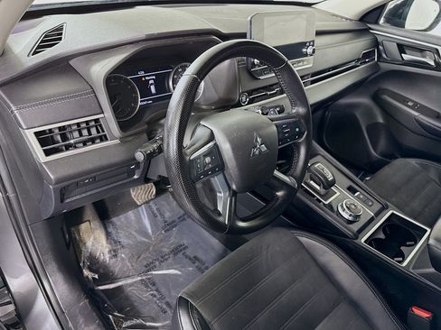 Used 2022 Mitsubishi Outlander SE image 23