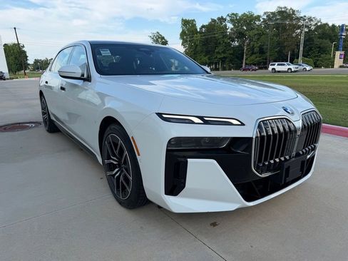 Used 2025 BMW 740i xDrive w/ Premium Package AWD/4WD image 7
