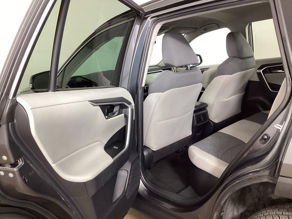 Used 2021 Toyota RAV4 XLE AWD/4WD image 26