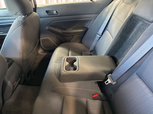 Used 2025 Nissan Altima 2.5 SV FWD image 17