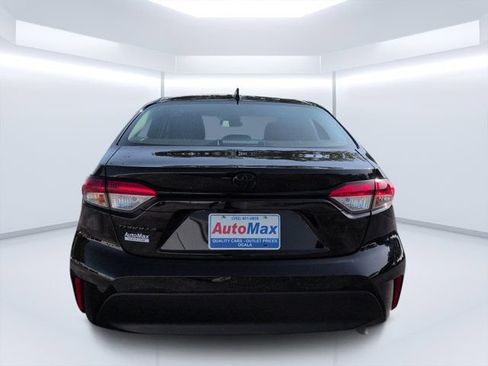 Used 2025 Toyota Corolla LE FWD image 4