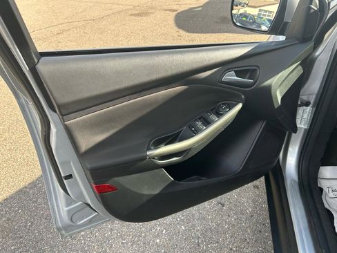 Used 2012 Ford Focus SEL w/ SEL/Titanium Winter Pkg image 14