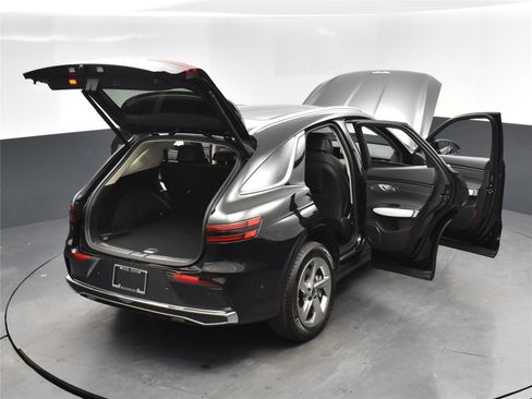 Used 2026 Genesis GV70 2.5T Advanced image 17
