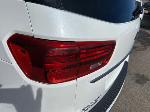 Used 2021 Kia Sedona LX image 27