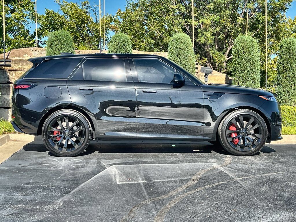 New 2027 Land Rover Range Rover Sport Dynamic SE AWD/4WD image 6