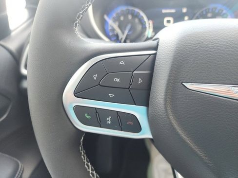New 2026 Chrysler Pacifica Select image 11