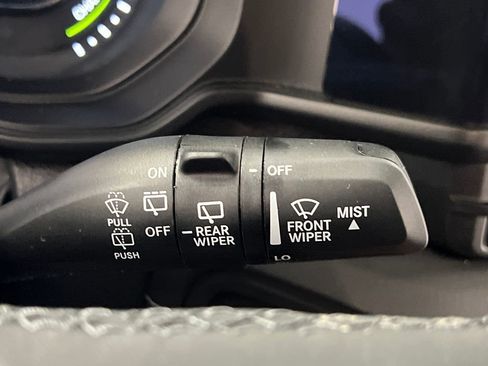 Used 2025 Jeep Wrangler Unlimited Sahara image 39