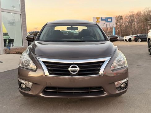Used 2013 Nissan Altima 3.5 SV image 2