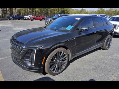 Used 2025 Cadillac Lyriq Sport image 3