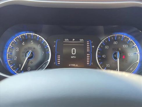 Used 2023 Chrysler Voyager LX image 8