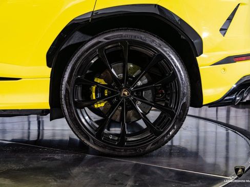 Used 2019 Lamborghini Urus image 9